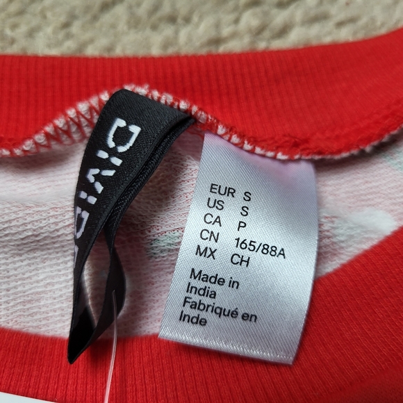 NWT 🥳HOST PICK!🥳 FLORAL SWEATSHIRT! - Picture 2 of 4